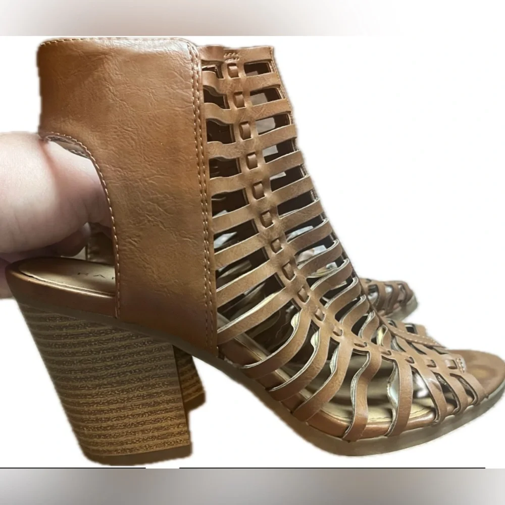 Rampage Womens Gladiator Heeled Brown Sandals Open Toe Zip Closure. Size 8.5